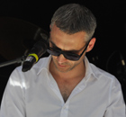 Mit Schirm und Melone, das ist CHARMBEREICH Mit Schirm und Melone, das ist CHARMBEREICH